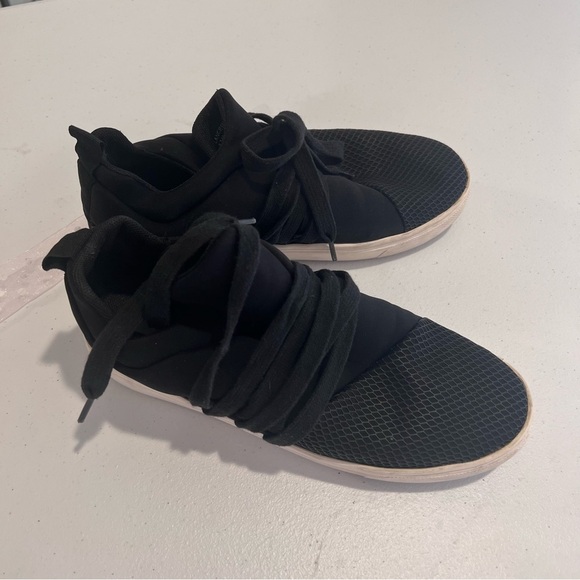Steve Madden black stretch sneaker. Super comfy. SZ 6.5 - Picture 10 of 10